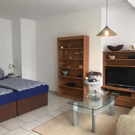 Small Ground Floor Apartment With Private Entrance Near Naumburg Appartement *