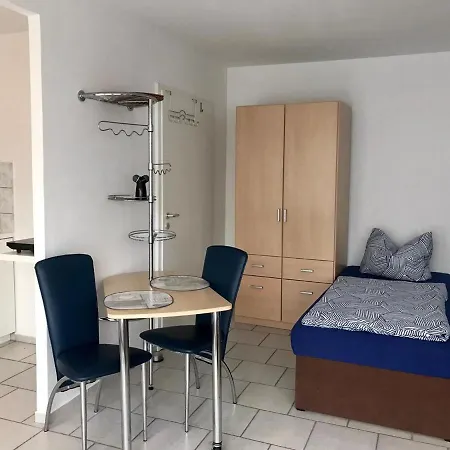 Small Ground Floor Apartment With Private Entrance Near Naumburg * Bad Kosen