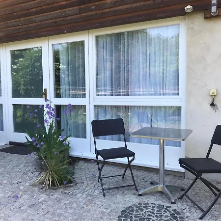 Small Ground Floor Apartment With Private Entrance Near Naumburg Appartement Bad Kosen