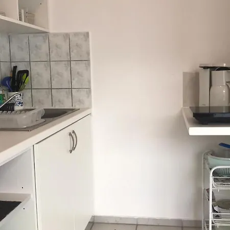 Small Ground Floor Apartment With Private Entrance Near Naumburg
