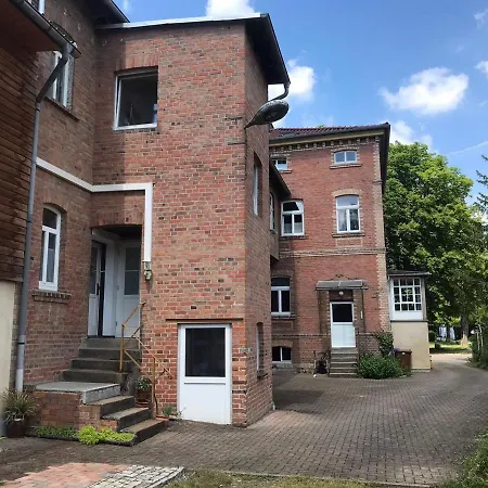 Small Ground Floor Apartment With Private Entrance Near Naumburg *